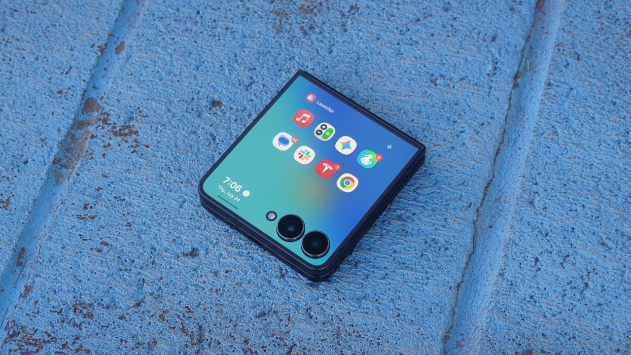 Z Flip 7: 5 Killer AI Features I Swear By